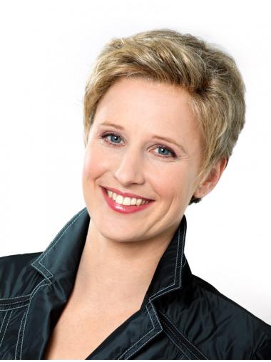 Straight 3 Inches Modern Short Wigs For Fat Round Faces